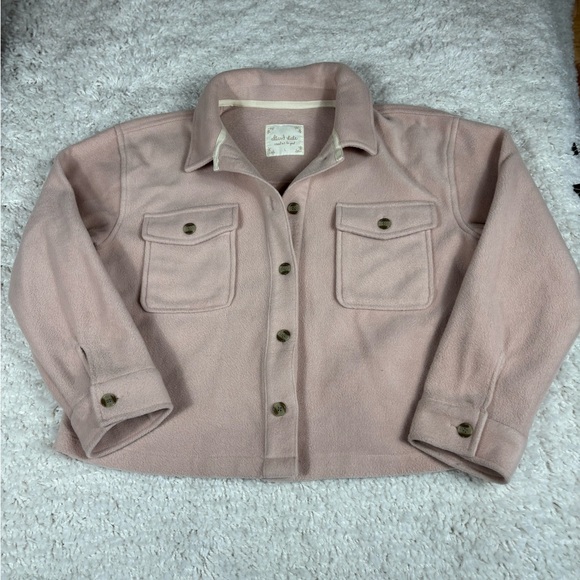 Altar'd State Jackets & Blazers - Altar’d State Women's Light Pink Button Up Cropped Fleece Jacket Size Large
